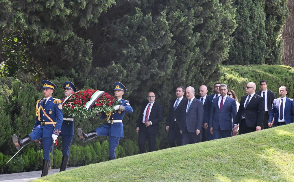 Премьер-министр Государства Палестина посетил Аллею почетного захоронения
