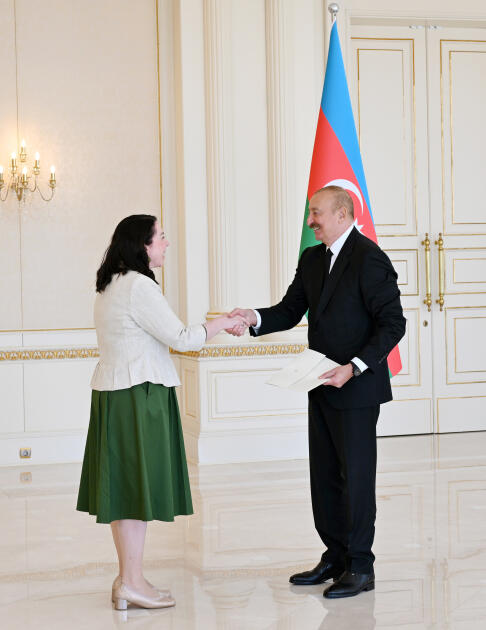 Prezident İlham Əliyev İrlandiyanın Azərbaycanda yeni təyin olunmuş səfirinin etimadnaməsini qəbul edib