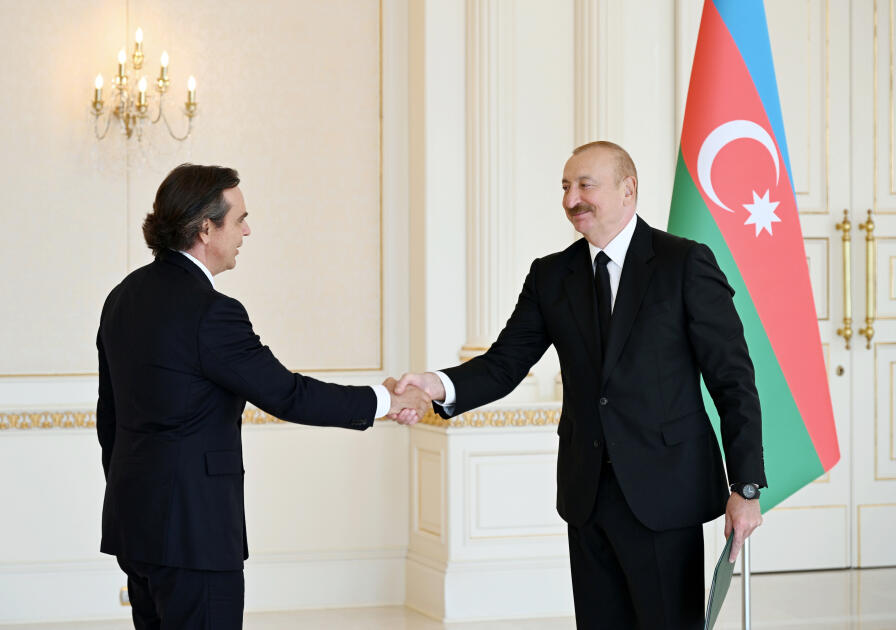 Президент Ильхам Алиев принял верительные грамоты новоназначенного посла Бразилии в Азербайджане