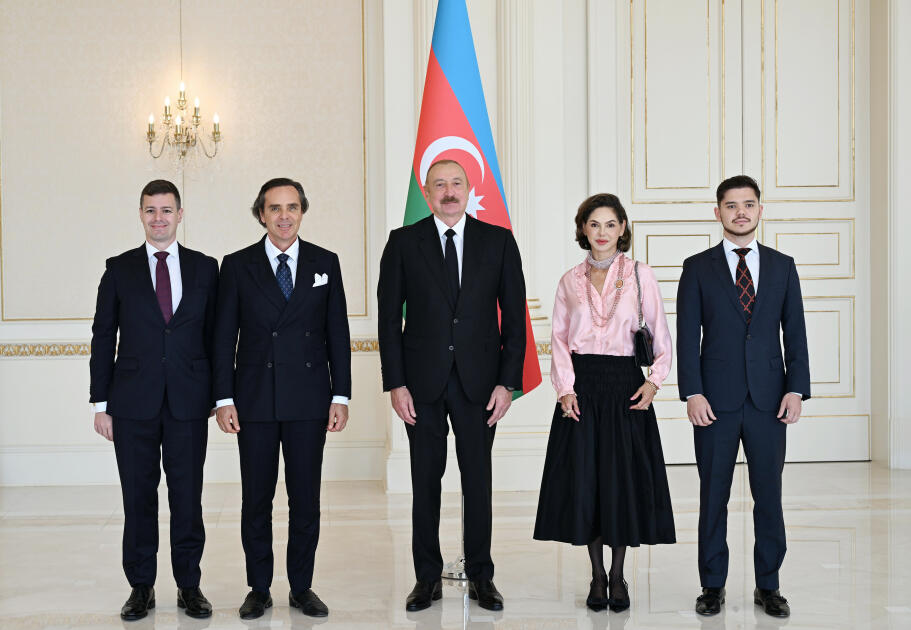 Президент Ильхам Алиев принял верительные грамоты новоназначенного посла Бразилии в Азербайджане