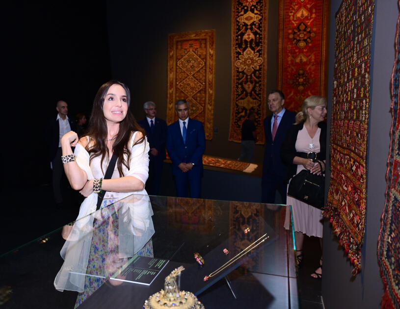 Heydər Əliyev Fondunun vitse-prezidenti Leyla Əliyeva Budapeştdə “Azərbaycan xalçaları – ənənədən müasir incəsənətə” sərgisinin təqdimatında iştirak edib
