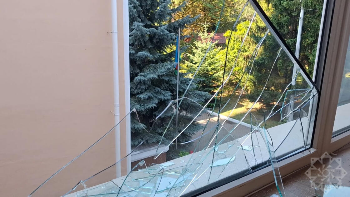 Здание посольства Азербайджана повреждено при атаке на Киев