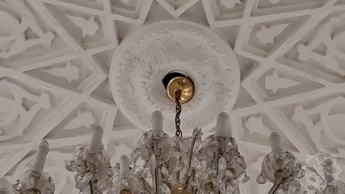 Здание посольства Азербайджана повреждено при атаке на Киев