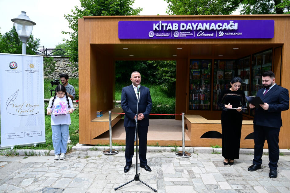 В Шуше открылась первая библиотека под открытым небом