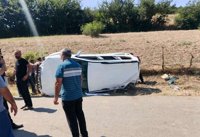Cəlilabadda avtomobil aşıb, 4 nəfər xəsarət alıb