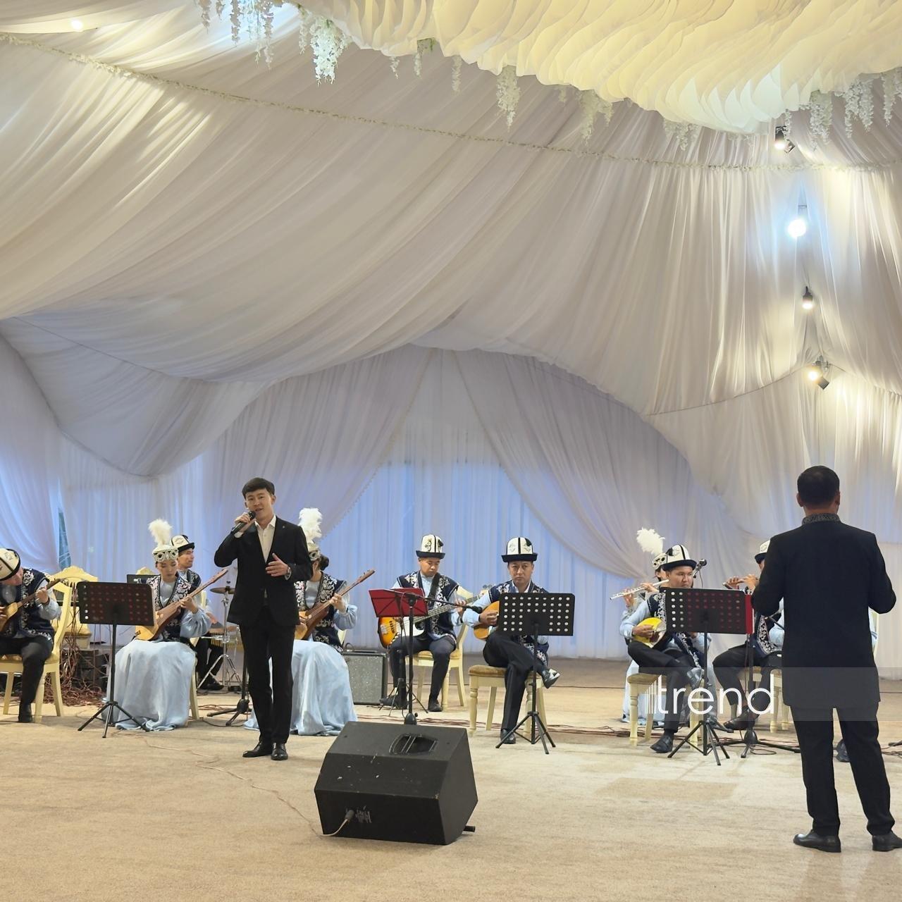 Ölkələri birləşdirən musiqi: Qırğızıstanda Azərbaycan media nümayəndələri üçün konsert keçirilib