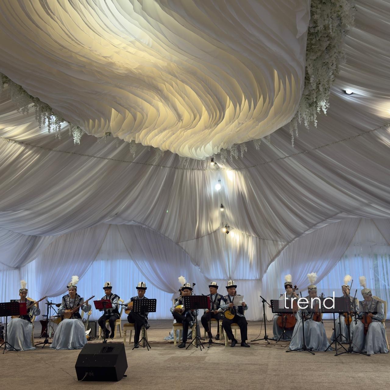 Ölkələri birləşdirən musiqi: Qırğızıstanda Azərbaycan media nümayəndələri üçün konsert keçirilib