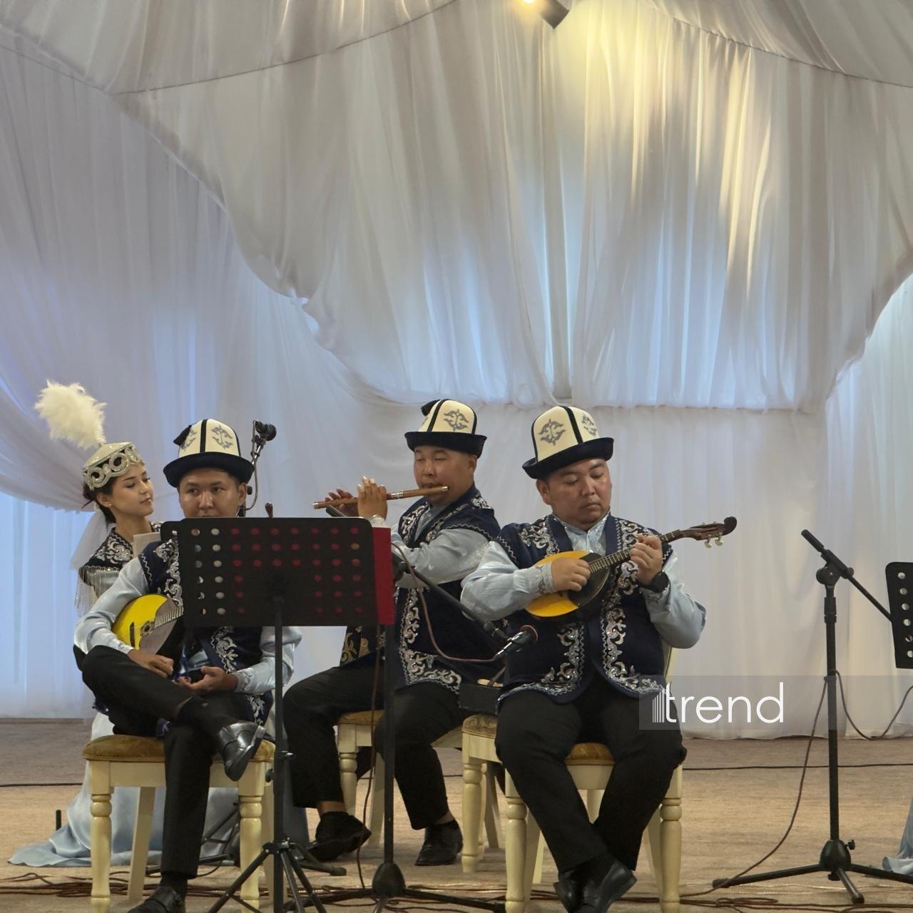 Ölkələri birləşdirən musiqi: Qırğızıstanda Azərbaycan media nümayəndələri üçün konsert keçirilib