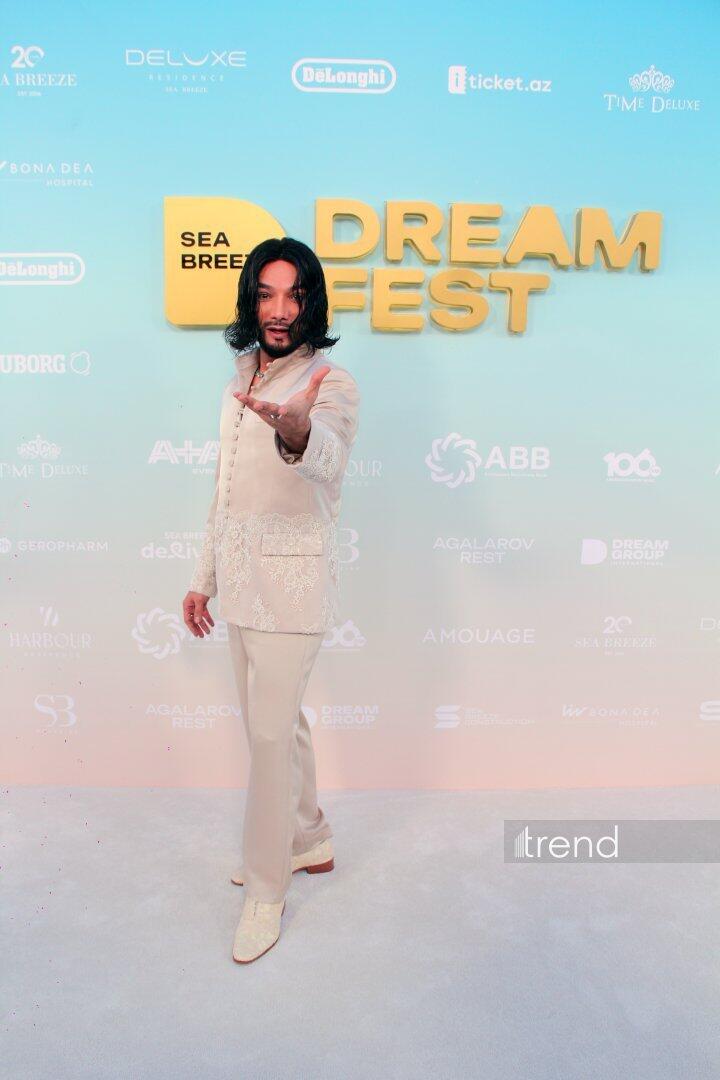 Калейдоскоп ярких эмоций и образов – второй день красной дорожки Dream Fest 2026 в Баку