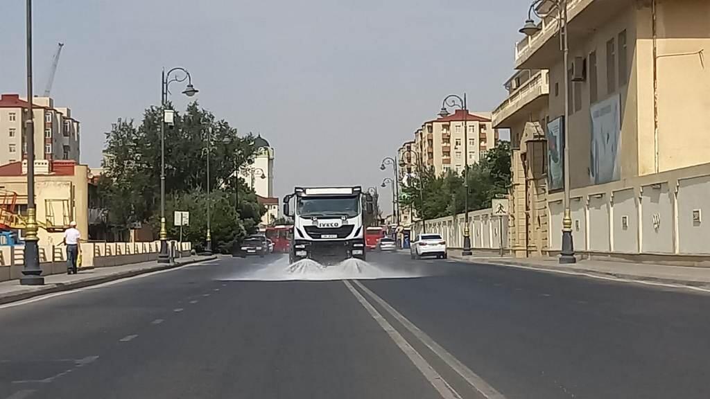 Bakı şəhəri yenə yuyuldu