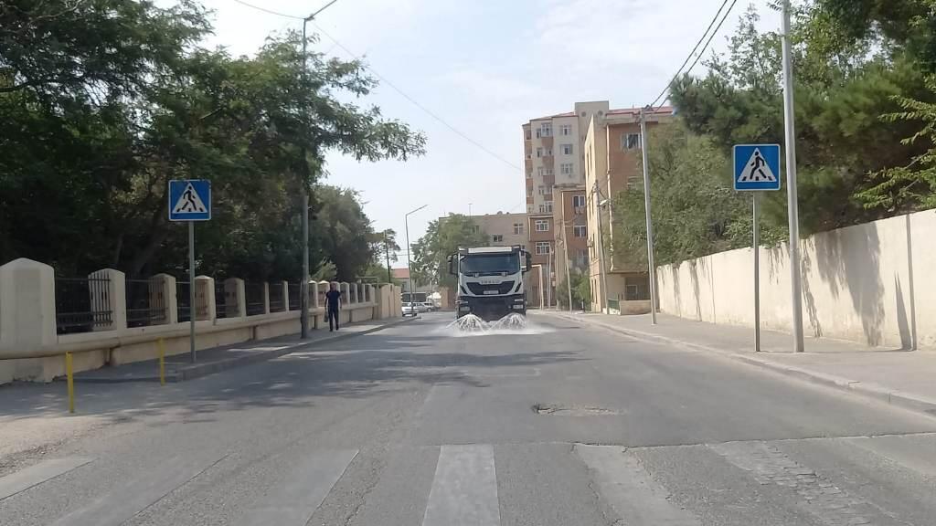 Bakı şəhəri yenə yuyuldu