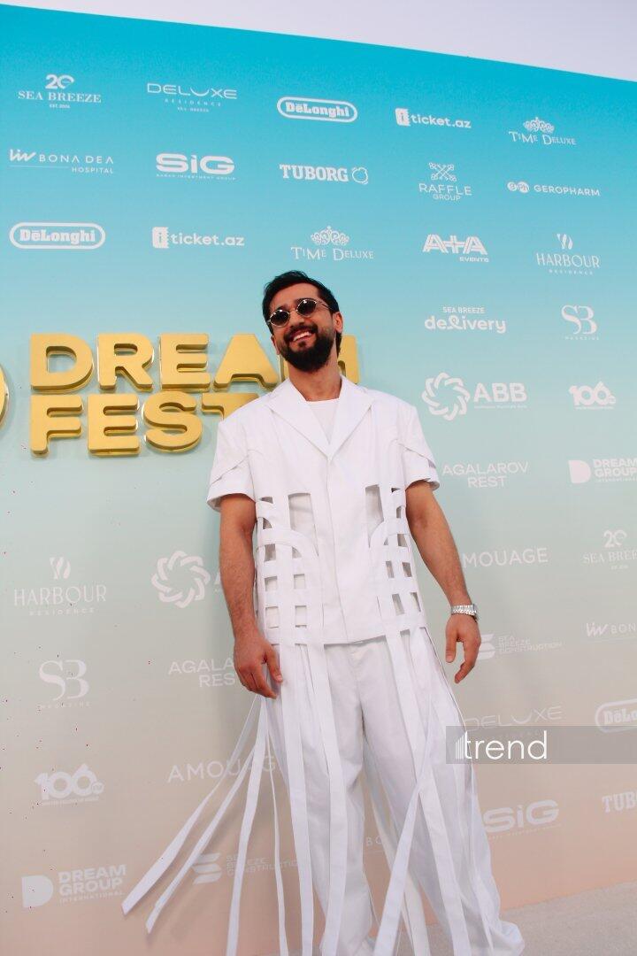 Финальный выход звезд на красную дорожку Dream Fest 2026 в Баку