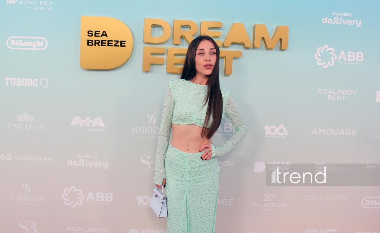 Финальный выход звезд на красную дорожку Dream Fest 2026 в Баку