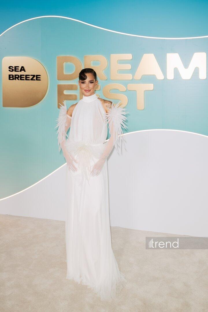 Финальный выход звезд на красную дорожку Dream Fest 2026 в Баку