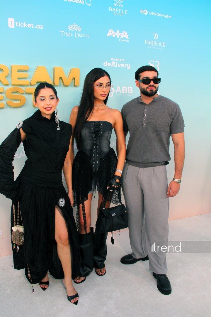 Финальный выход звезд на красную дорожку Dream Fest 2026 в Баку