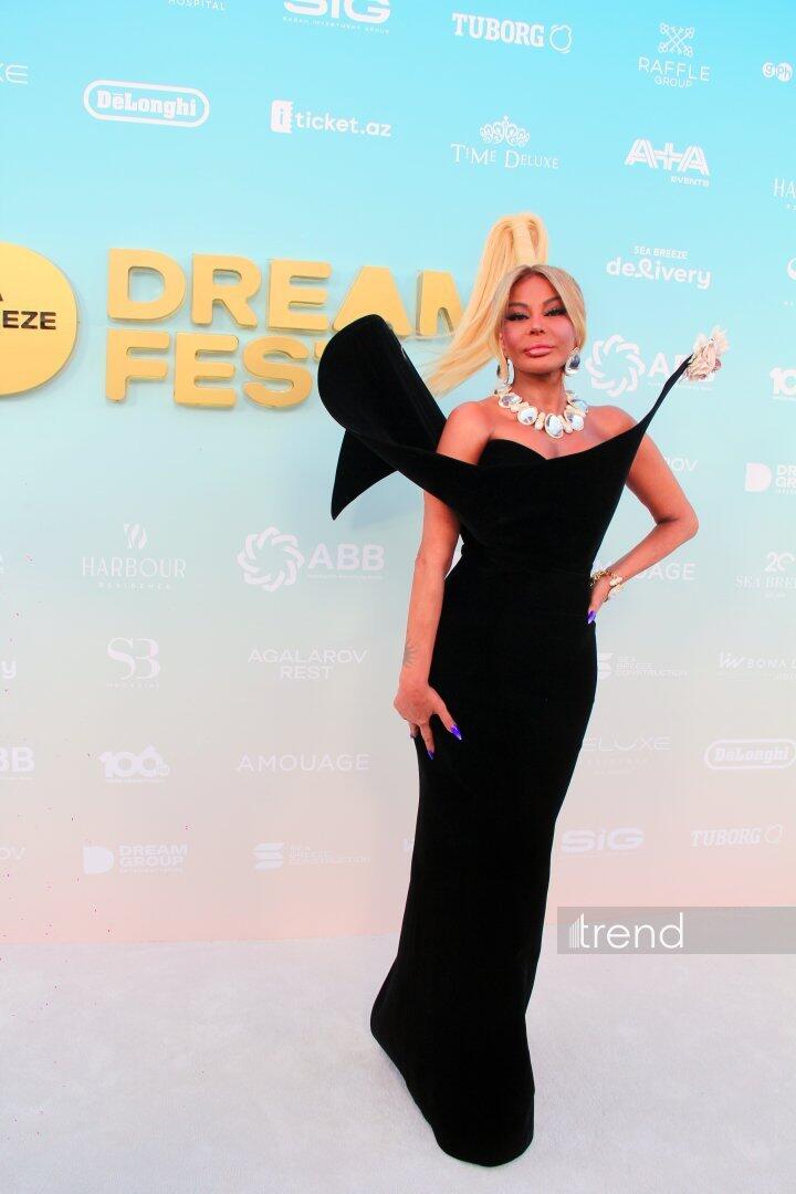Финальный выход звезд на красную дорожку Dream Fest 2026 в Баку