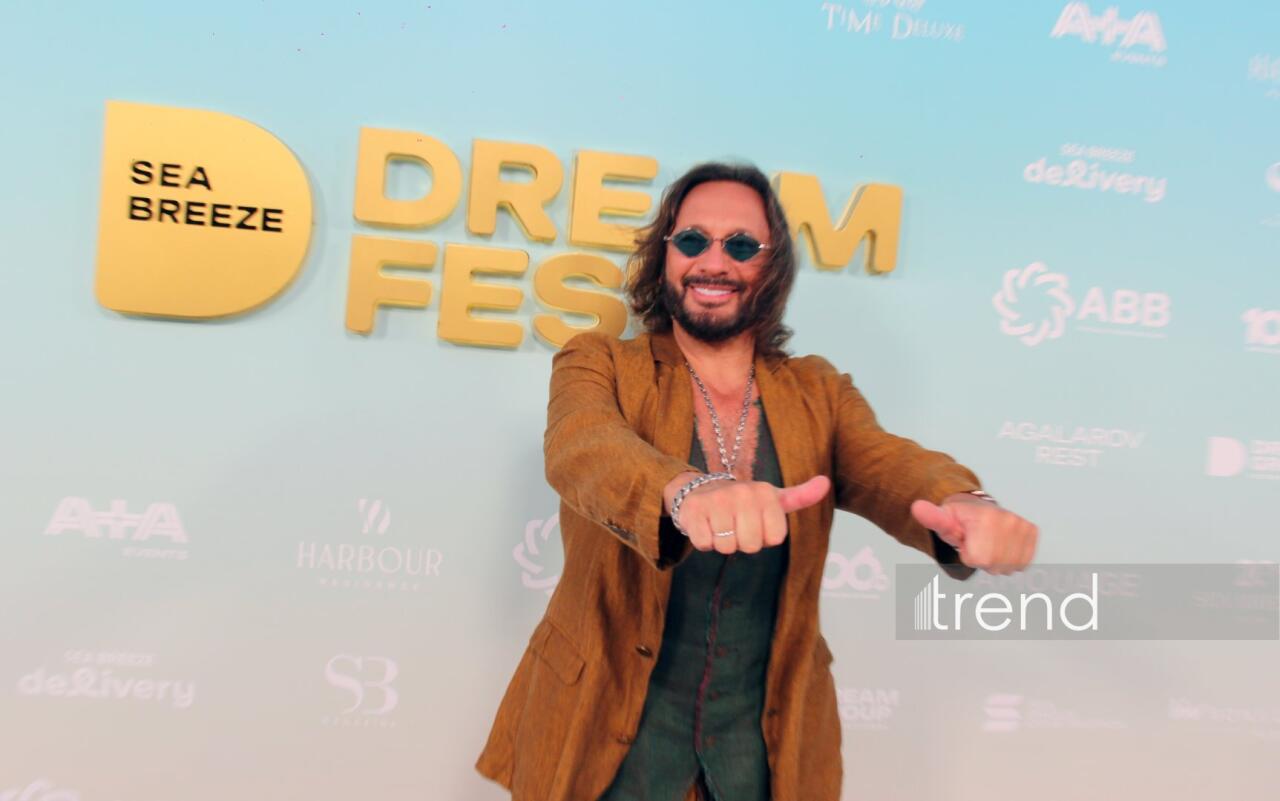 Финальный выход звезд на красную дорожку Dream Fest 2026 в Баку