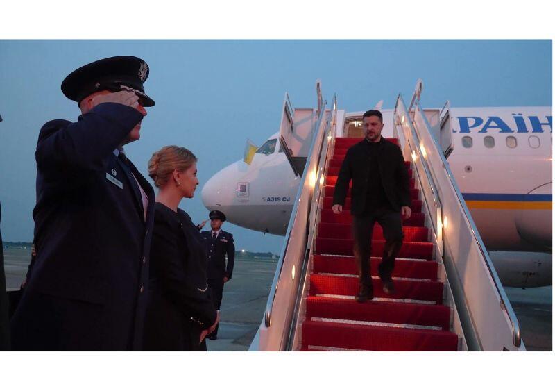 Зеленский прилетел в США