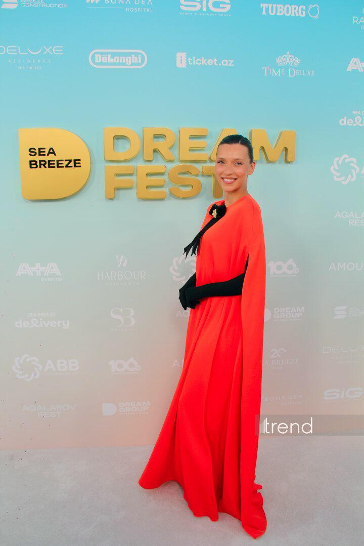 Самые яркие образы участников Dream Fest 2026 Baku на бирюзовой дорожке