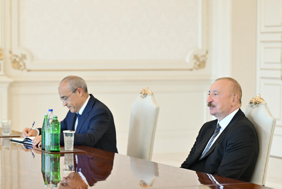 Prezident İlham Əliyev Dünya Güləş Birliyinin prezidentini qəbul edib