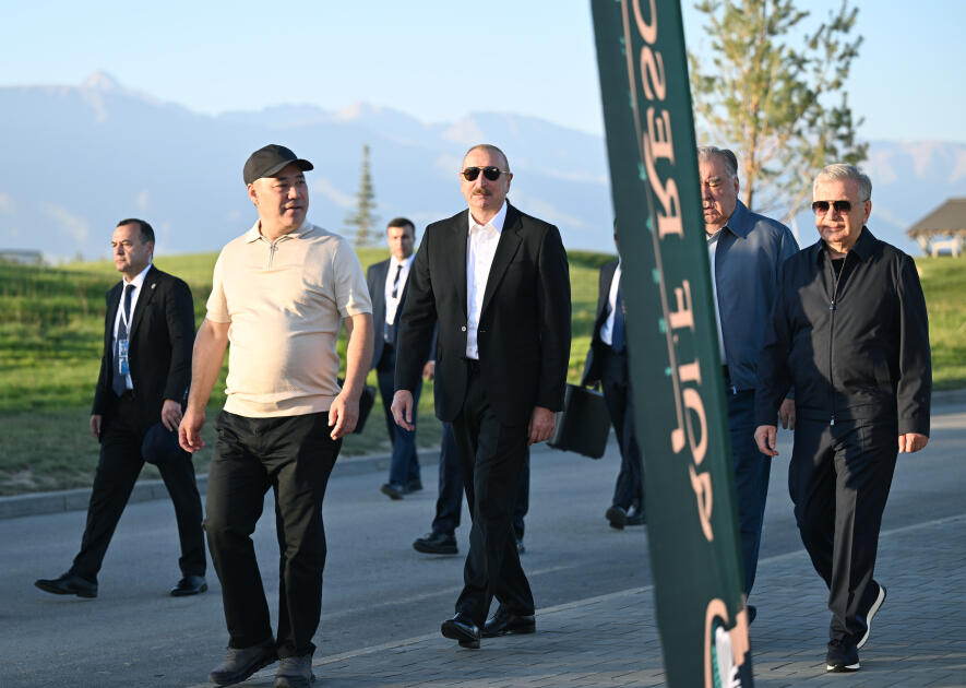 Prezident İlham Əliyev Qırğızıstan, Özbəkistan və Tacikistan prezidentləri ilə birlikdə Çolpon-Ata şəhərində Qolf Klubun açılışında iştirak edib