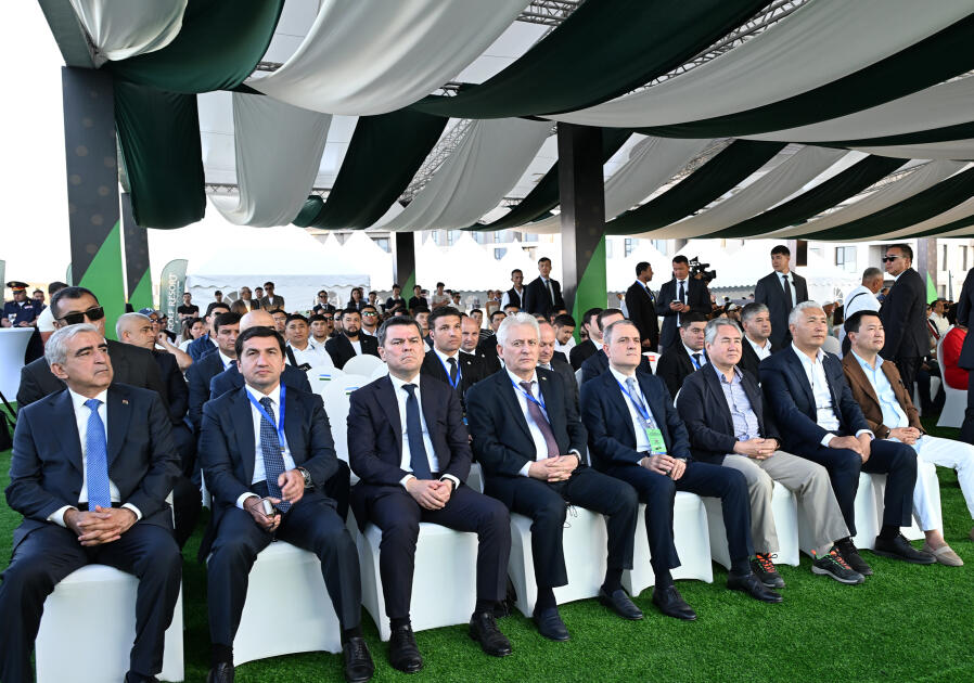 Prezident İlham Əliyev Qırğızıstan, Özbəkistan və Tacikistan prezidentləri ilə birlikdə Çolpon-Ata şəhərində Qolf Klubun açılışında iştirak edib