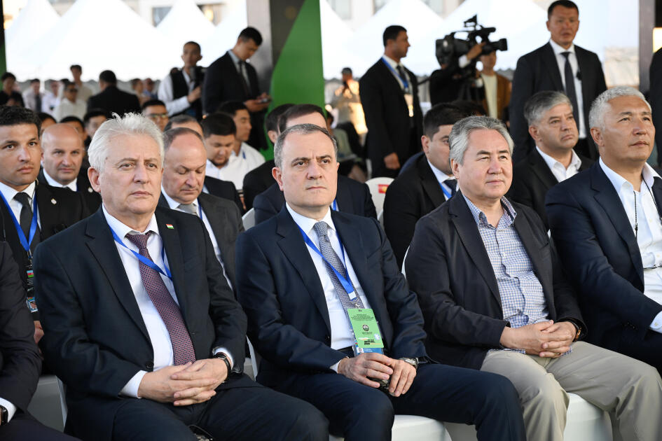 Prezident İlham Əliyev Qırğızıstan, Özbəkistan və Tacikistan prezidentləri ilə birlikdə Çolpon-Ata şəhərində Qolf Klubun açılışında iştirak edib