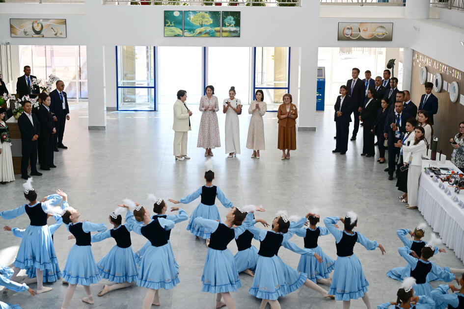 Birinci xanım Mehriban Əliyeva Çolpon-Ata şəhərində “Altın-Balalık” sağlamlıq və reabilitasiya mərkəzi ilə tanış olub