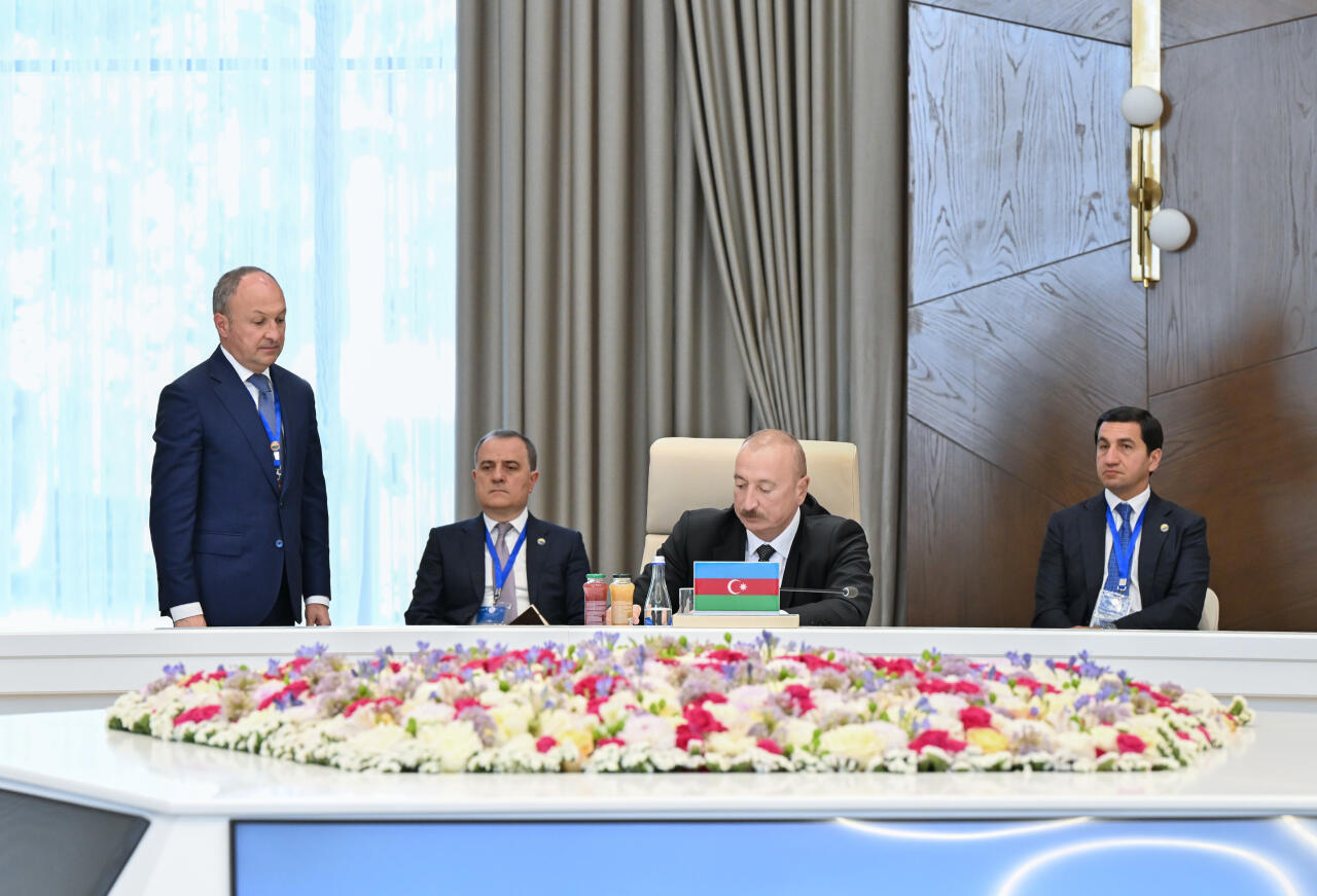 Prezidenti İlham Əliyev Çolpon-Ata şəhərində Azərbaycan və Mərkəzi Asiya ölkələrinin Dövlət Başçılarının qeyri-rəsmi görüşündə iştirak edib