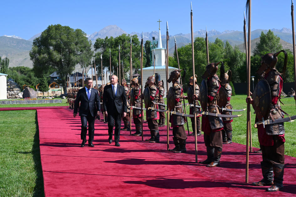 Prezident İlham Əliyevin Çolpon-Ata şəhərində rəsmi qarşılanma mərasimi olub
