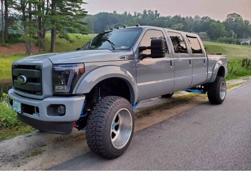 В США выставлен на продажу пикап Ford с шестидверной кабиной