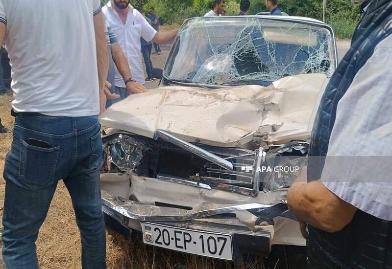 Tovuzda minik avtomobili yük maşınına çırpılıb, sürücü və azyaşlı xəsarət alıb