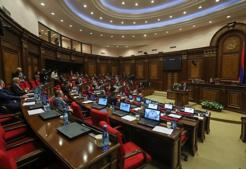 Правительство Армении ушло в отставку