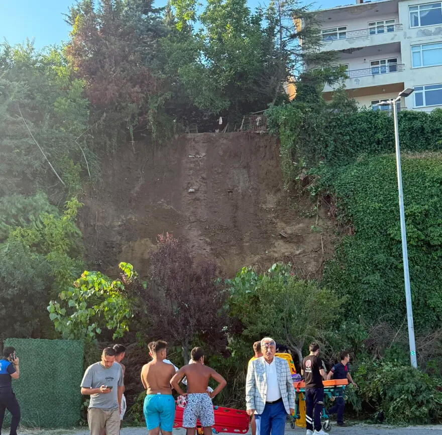 В Стамбуле произошел оползень,