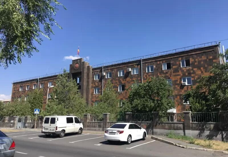 İrəvanda müttəhim məhkəmə zalından qaçıb