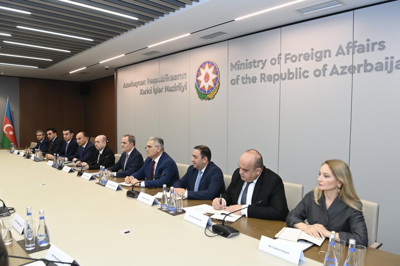 Ceyhun Bayramov və İqnatsio Kassis arasında təkbətək görüş başlayıb