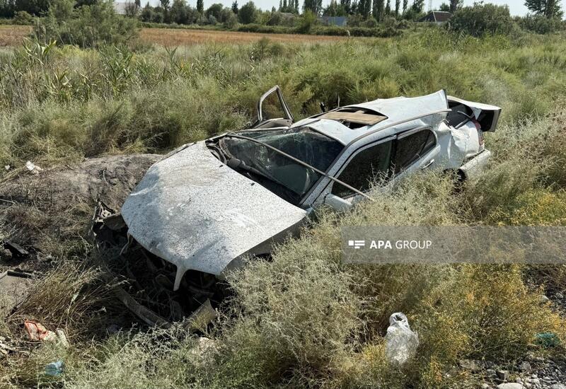 В Зардабе автомобиль врезался в опору: