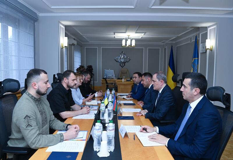 Глава МИД Азербайджана обсудил с секретарем СНБО Украины региональную безопасность