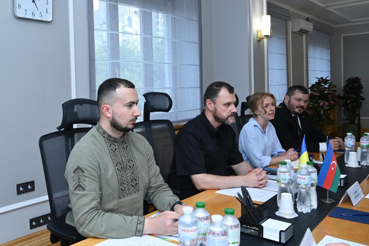 Глава МИД Азербайджана обсудил с секретарем СНБО Украины региональную безопасность