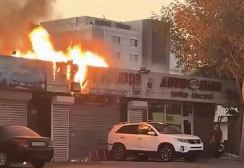 В Сумгайыте произошел пожар в автомастерской