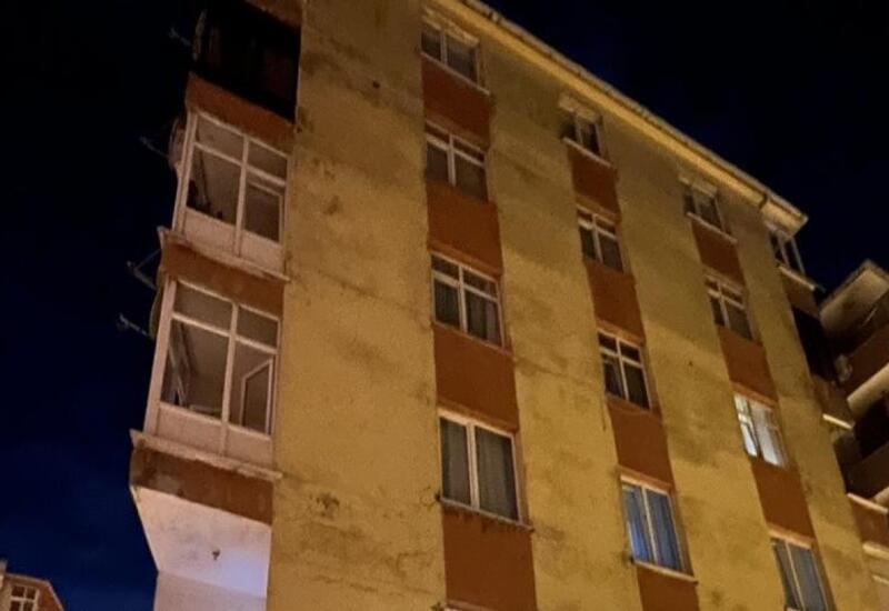 В Стамбуле обрушилась часть жилого здания