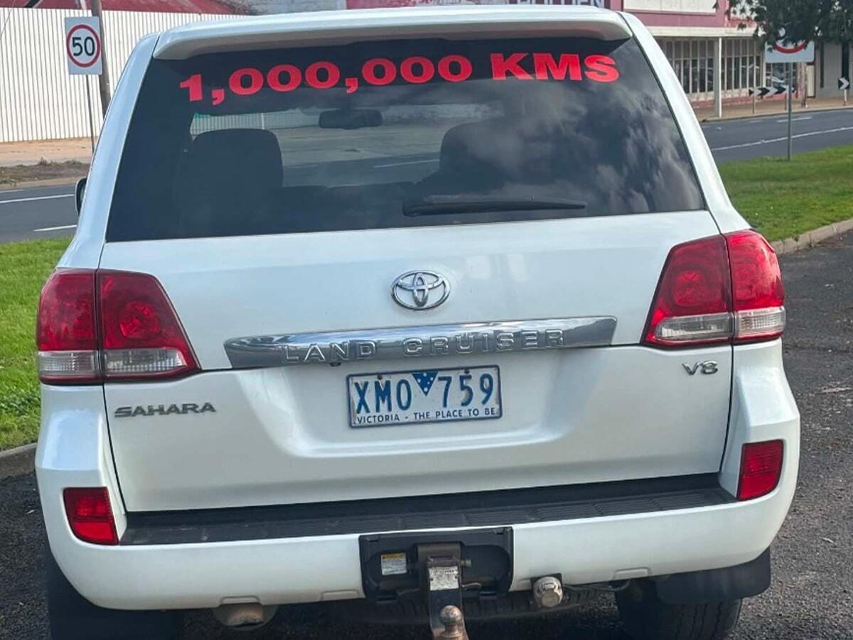 В Австралии на аукцион выставили Toyota Land Cruiser 200