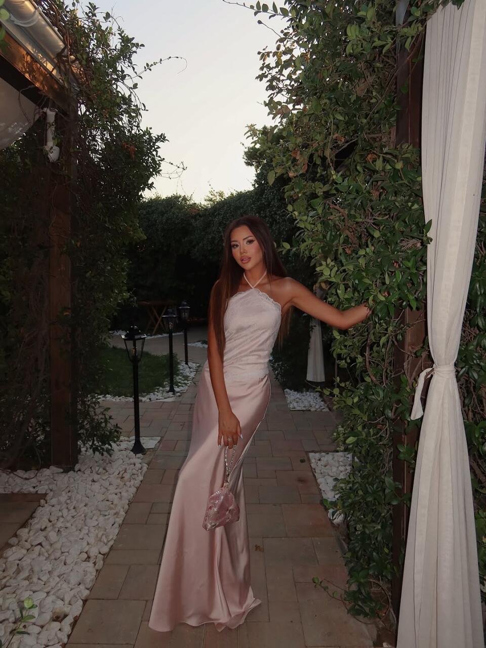 Нежно-розовый look от hllyblog