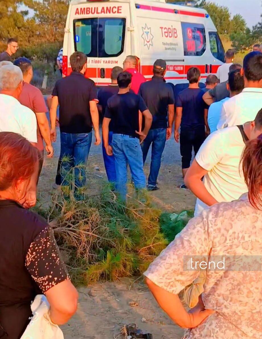 Füzulidə avtomobil ağaca çırpılıb,
