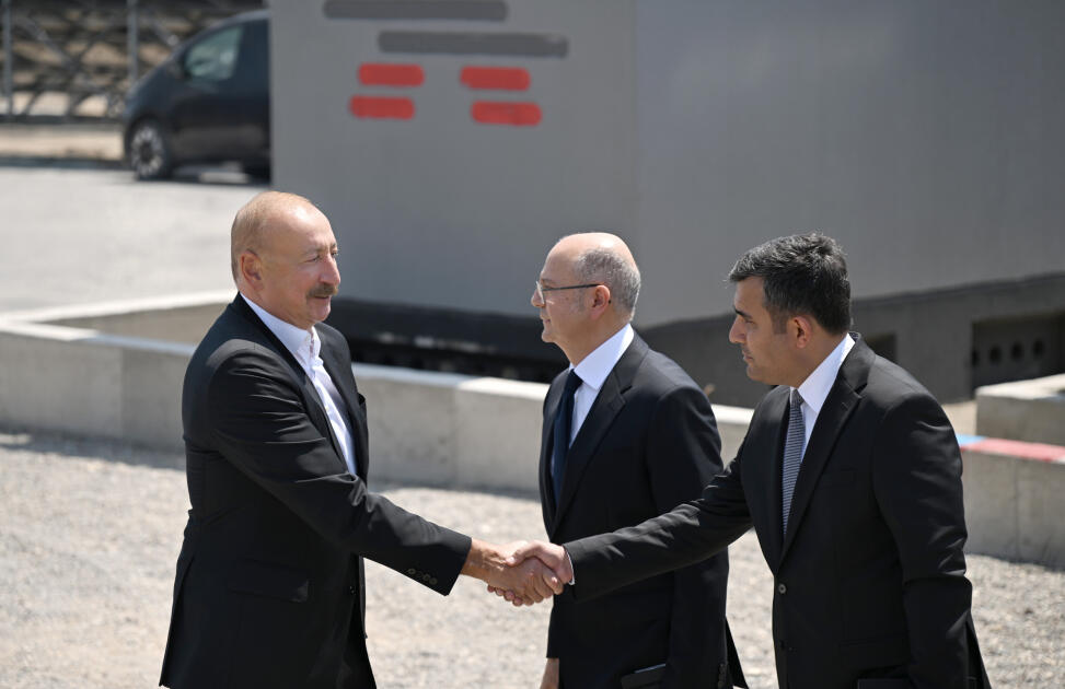 Prezident İlham Əliyev və Birinci xanım Mehriban Əliyeva Naxçıvan şəhərində “Şəms 1” və “Qərbi Üfüq” Günəş Elektrik stansiyalarında görülən işlərlə tanış olublar