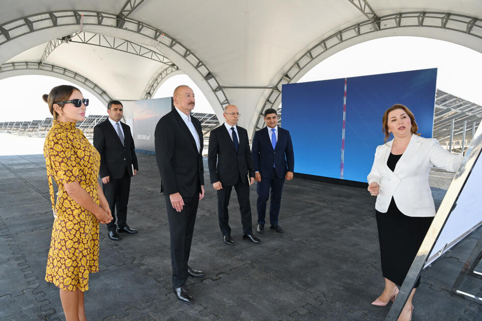 Prezident İlham Əliyev və Birinci xanım Mehriban Əliyeva Naxçıvan şəhərində “Şəms 1” və “Qərbi Üfüq” Günəş Elektrik stansiyalarında görülən işlərlə tanış olublar