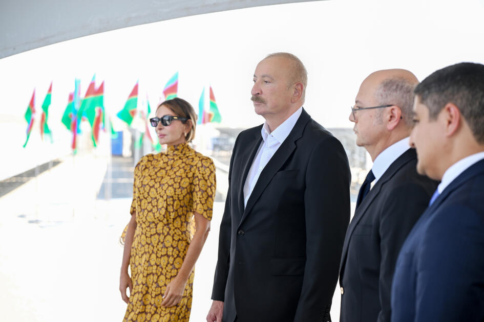 Prezident İlham Əliyev və Birinci xanım Mehriban Əliyeva Naxçıvan şəhərində “Şəms 1” və “Qərbi Üfüq” Günəş Elektrik stansiyalarında görülən işlərlə tanış olublar