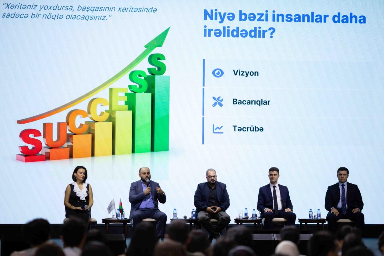 Шоу робота-гуманоида вызвало особый интерес у диаспорской молодежи