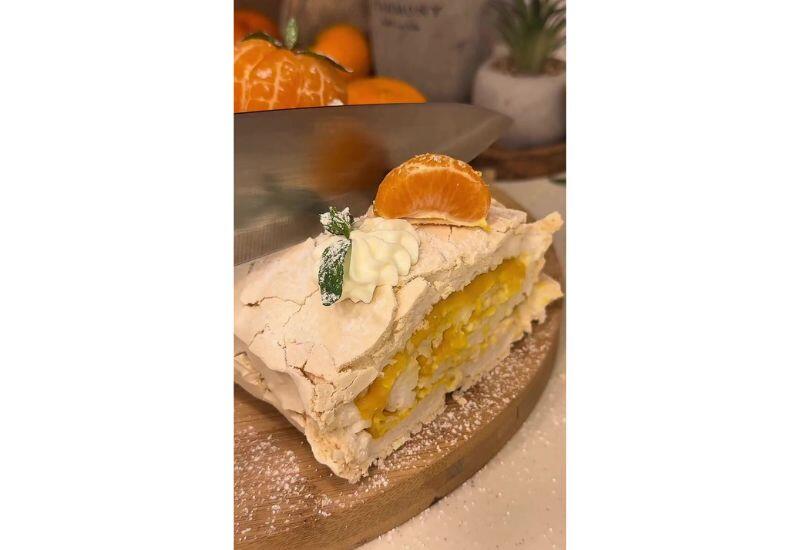Меренговый рулет с мандарином