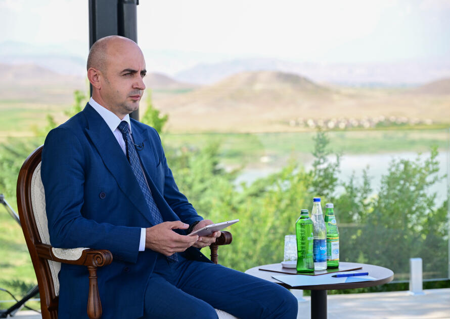 Президент Ильхам Алиев дал интервью Азербайджанскому телевидению